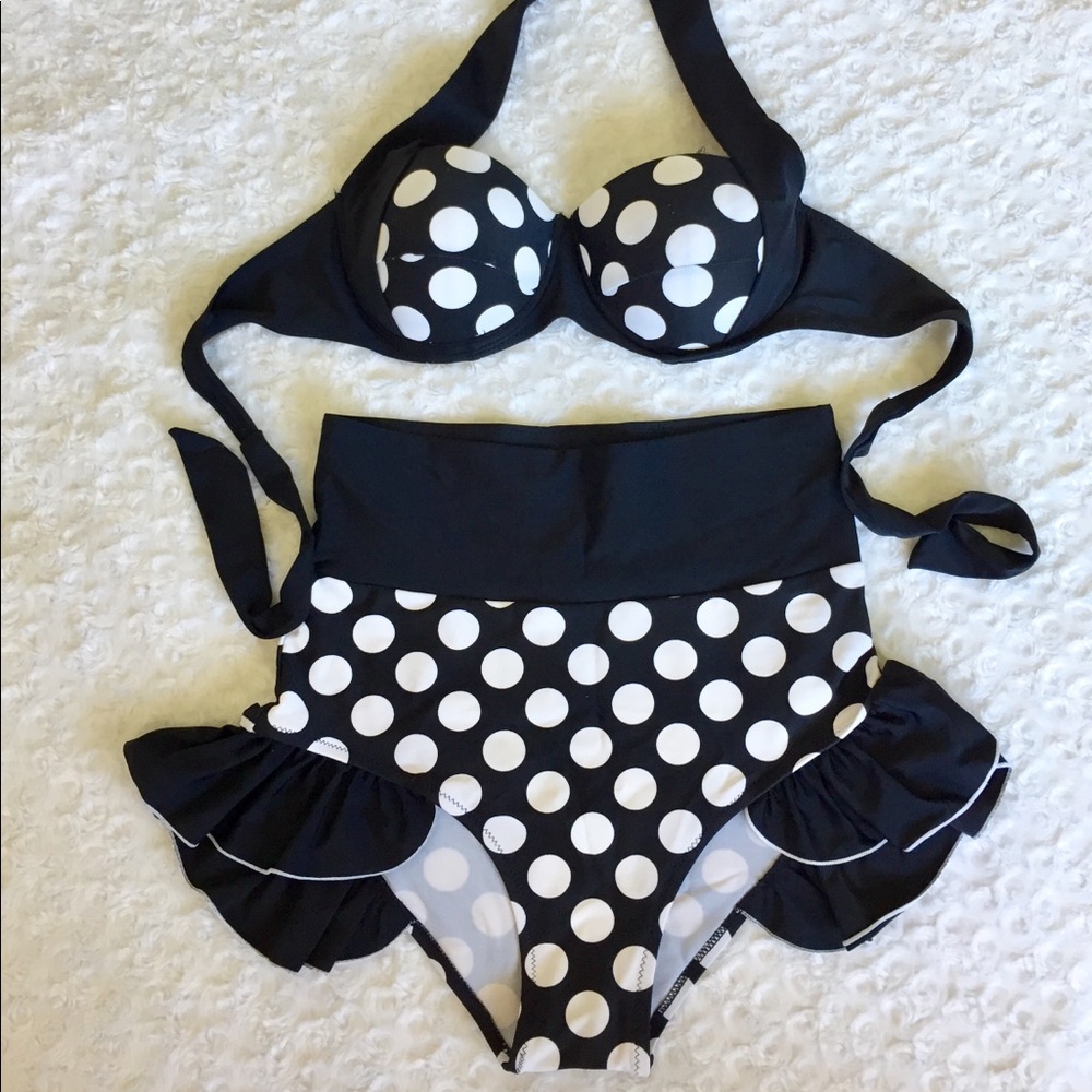 Highwaisted bikini black and white swim suit
